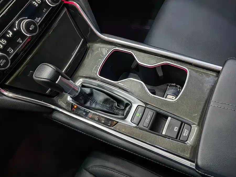 Honda Accord Accord 2022 260TURBO Deluxe Edition 2023 — миниатюра 5