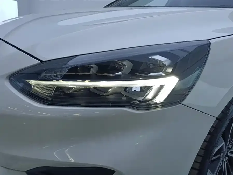 Ford Focus Focus 2021 hatchback EcoBoost 180 automatic ST Line 2022 — миниатюра 2