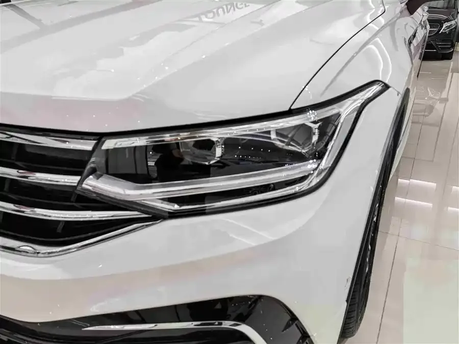 Volkswagen Tiguan L Tiguan L 2022 330TSI Automatic 2WD R-Line Enjoy Edition 2022 — миниатюра 2