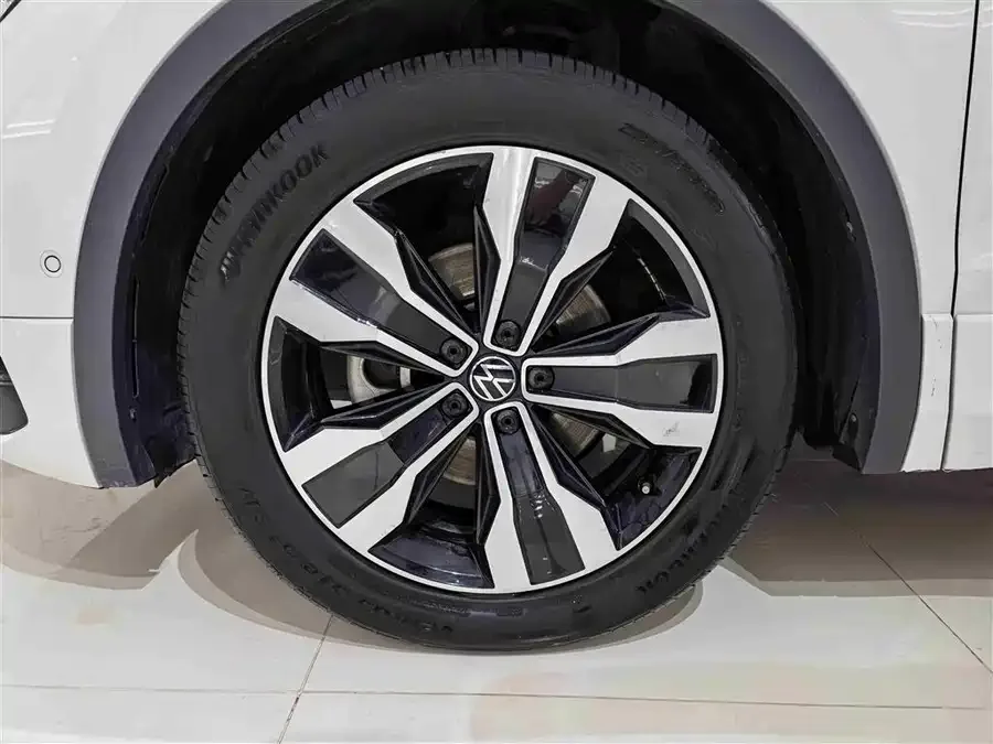 Volkswagen Tiguan L Tiguan L 2022 330TSI Automatic 2WD R-Line Enjoy Edition 2022 — миниатюра 4