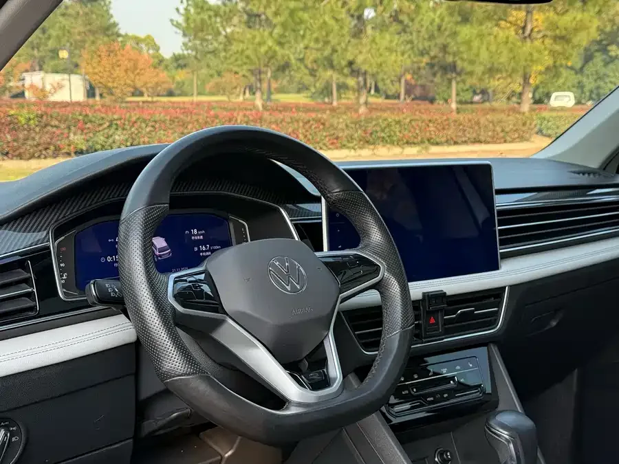 Volkswagen Tiguan L Tiguan L 2022 330TSI Automatic 2WD R-Line Enjoy Edition 2022 — миниатюра 2