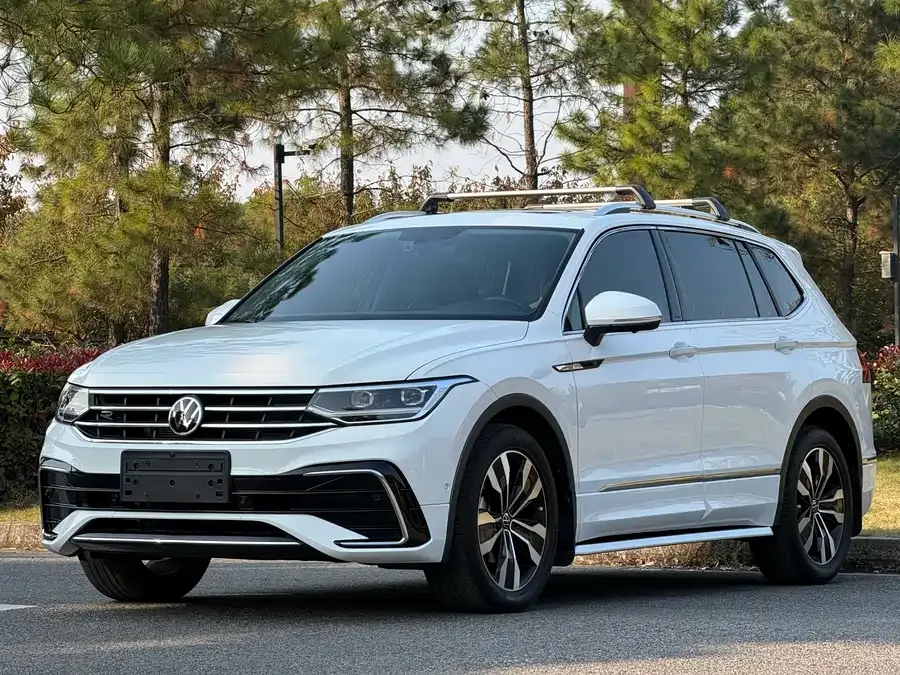 Volkswagen Tiguan L Tiguan L 2022 330TSI Automatic 2WD R-Line Enjoy Edition 2022 — фото 1, купить с доставкой в Москву