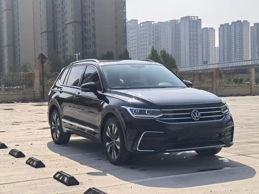 Volkswagen Tiguan L Tiguan L 2025 Outstanding Model 330TSI Automatic 2WD R-Line Dragon Glory Edition 2025 — миниатюра 3