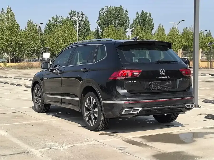 Volkswagen Tiguan L Tiguan L 2025 Outstanding Model 330TSI Automatic 2WD R-Line Dragon Glory Edition 2025 — миниатюра 4