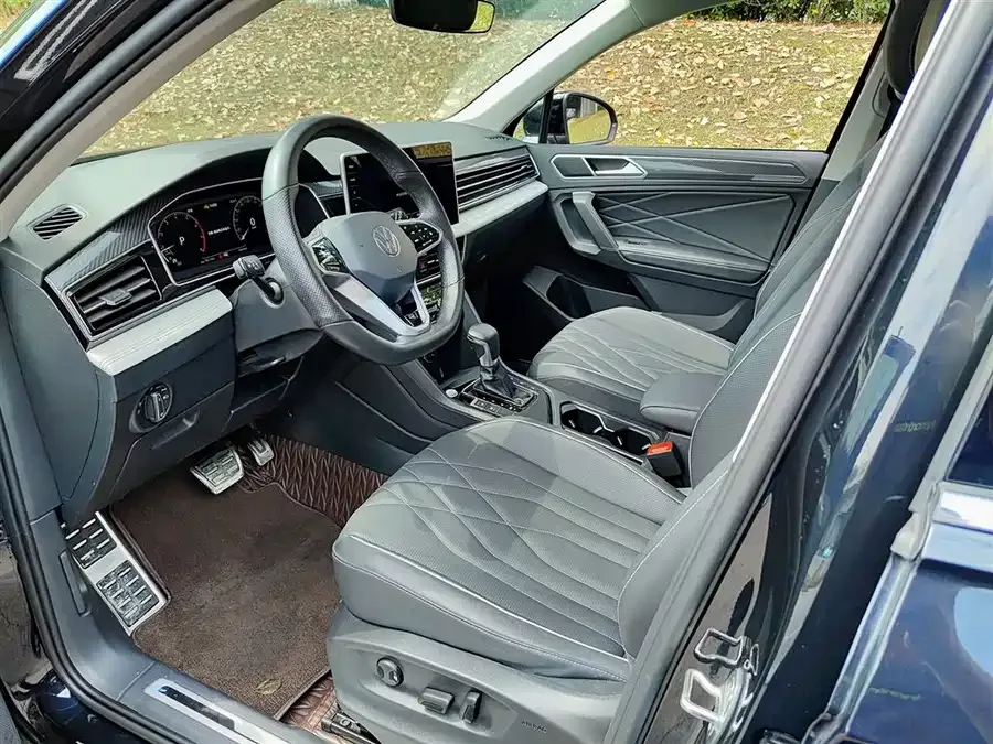 Volkswagen Tiguan L Tiguan L 2023 330TSI Automatic 2WD R-Line Enjoy Edition 2023 — миниатюра 4
