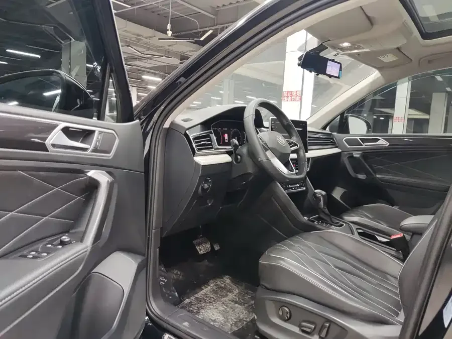 Volkswagen Tiguan L Tiguan L 2023 280TSI Automatic 2WD Trendy Limited Edition 2022 — миниатюра 2