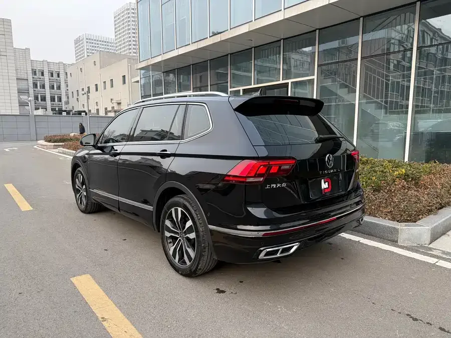 Volkswagen Tiguan L Tiguan L 2025 Outstanding Model 330TSI Automatic 2WD R-Line Dragon Glory Edition 2025 — миниатюра 4