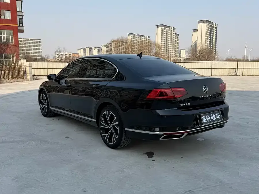Volkswagen Magotan Magotan 2021 330TSI DSG 30th Anniversary Edition 2022 — миниатюра 2