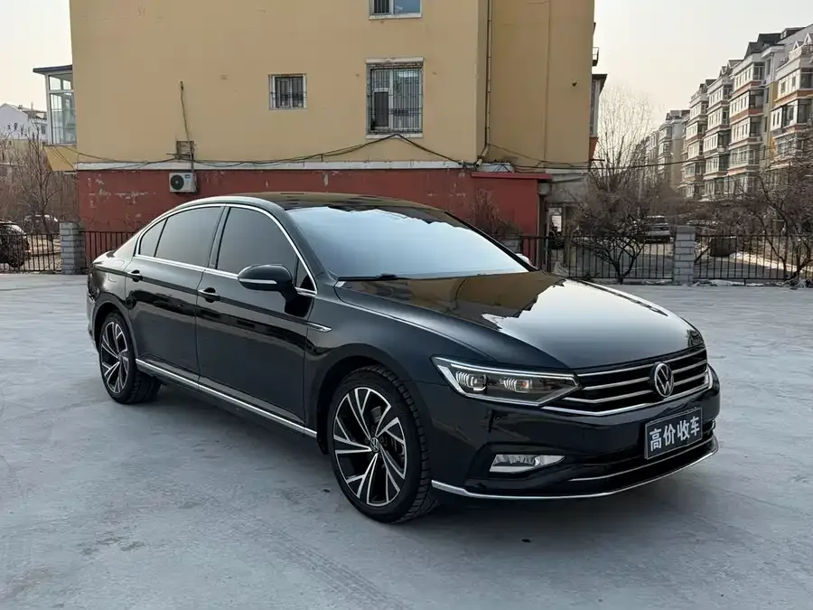 Volkswagen Magotan Magotan 2021 330TSI DSG 30th Anniversary Edition 2022 — миниатюра 3