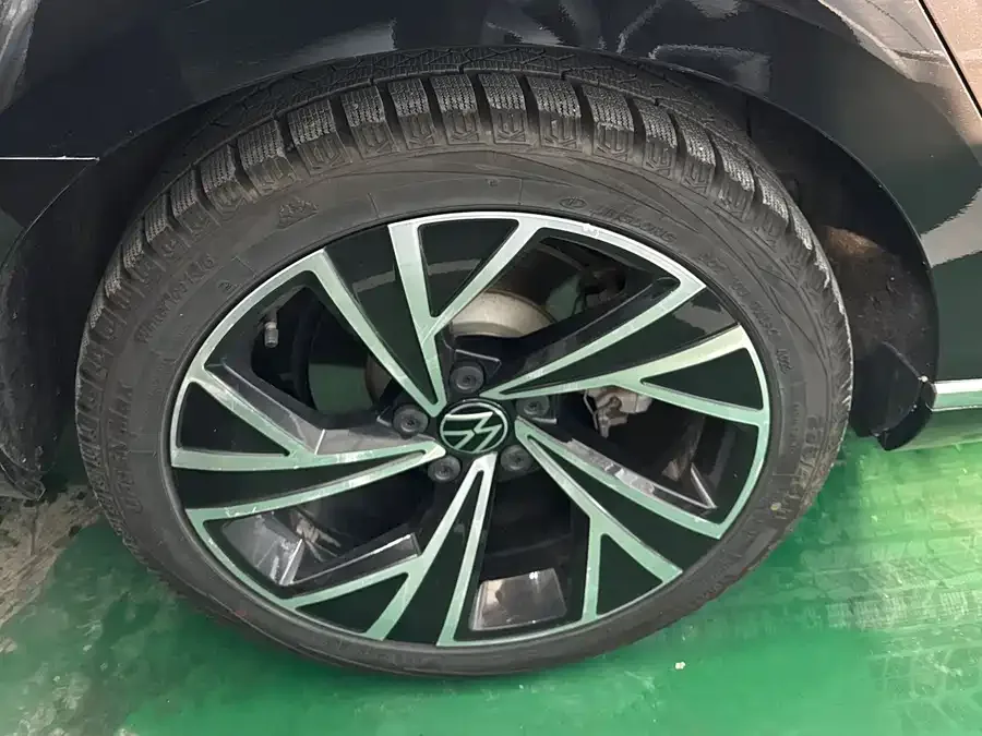 Volkswagen Magotan Magotan 2021 330TSI DSG 30th Anniversary Edition 2022 — миниатюра 5
