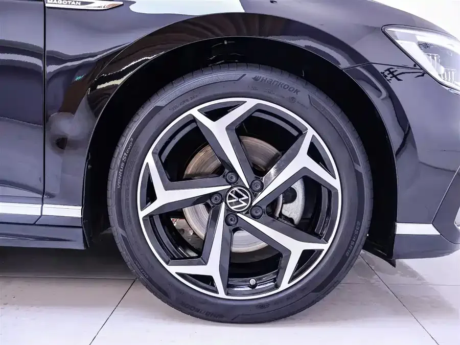 Volkswagen Magotan Magotan 2023 2 million commemorative edition 330TSI DSG luxury model 2023 — миниатюра 2