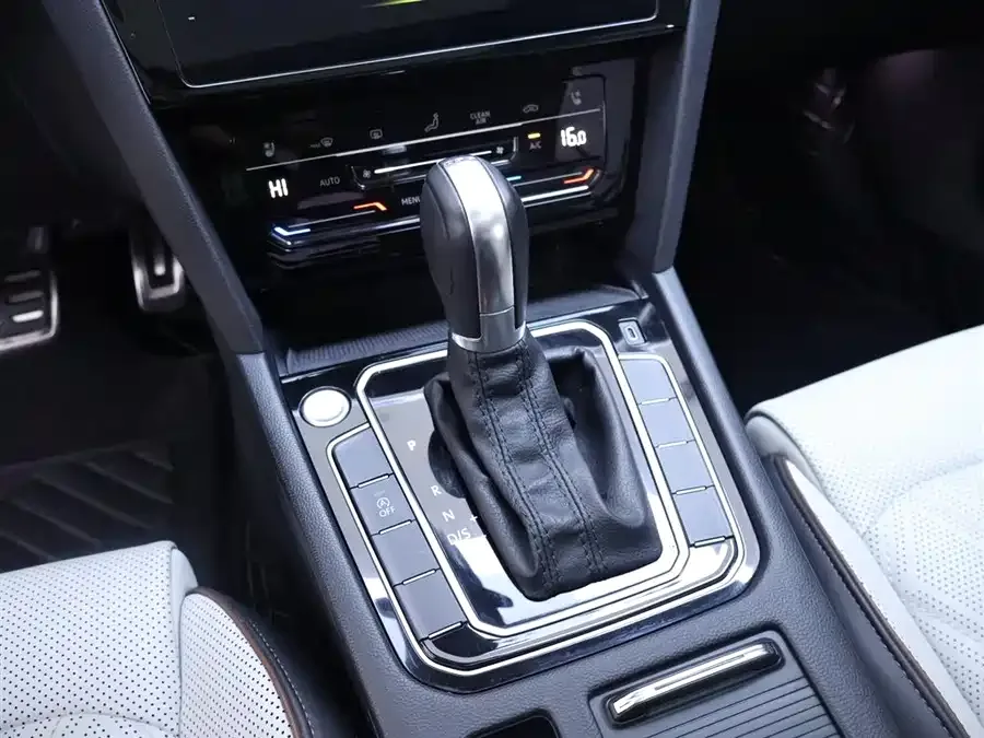 Volkswagen Magotan Magotan 2023 2 million commemorative edition 330TSI DSG luxury model 2023 — миниатюра 5
