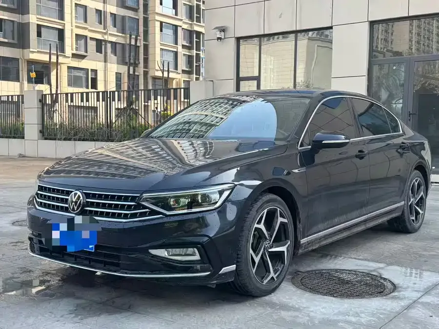 Volkswagen Magotan Magotan 2023 2 million commemorative edition 330TSI DSG luxury model 2023 — фото 1, купить с доставкой в Москву