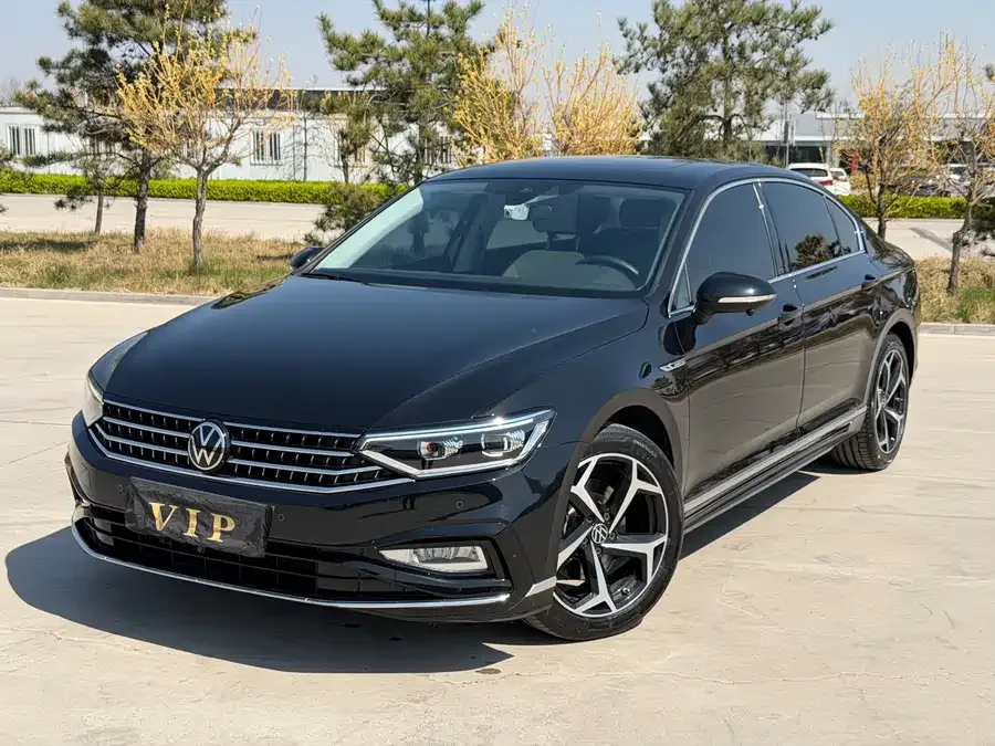 Volkswagen Magotan Magotan 2023 2 million commemorative edition 330TSI DSG luxury model 2023 — фото 1, купить с доставкой в Москву