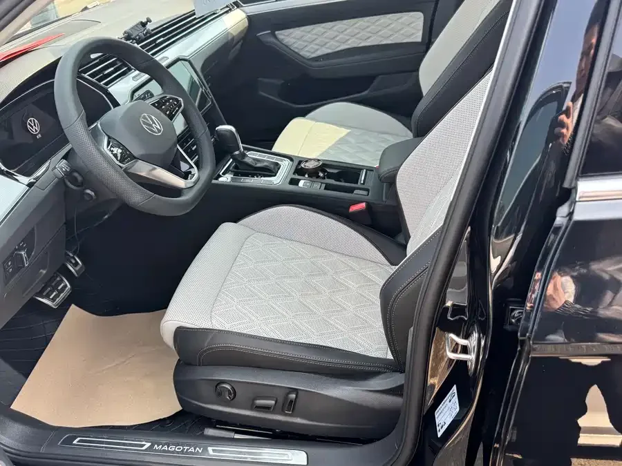 Volkswagen Magotan Magotan 2023 2 million commemorative edition 330TSI DSG luxury model 2023 — миниатюра 3