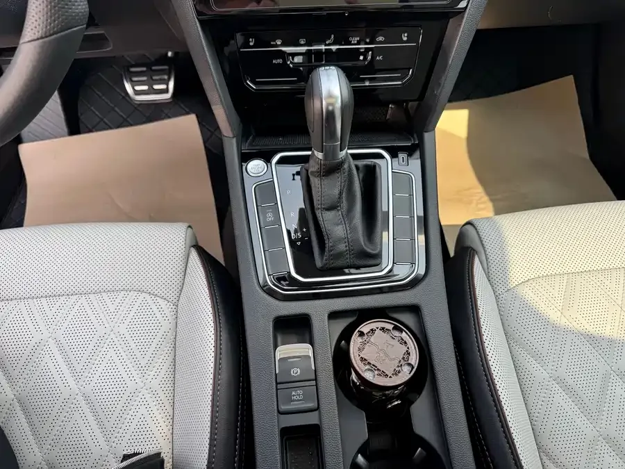 Volkswagen Magotan Magotan 2023 2 million commemorative edition 330TSI DSG luxury model 2023 — миниатюра 4