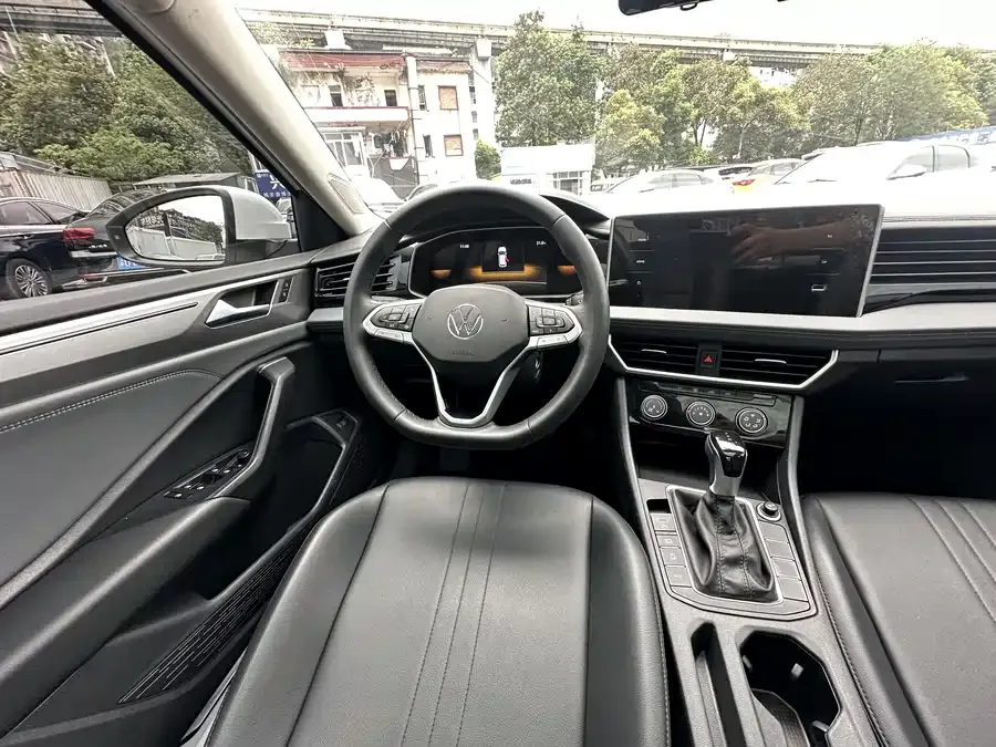 Volkswagen Sagitar 2024 Sagitar 300TSI DSG Flying Edition 2024 — миниатюра 5