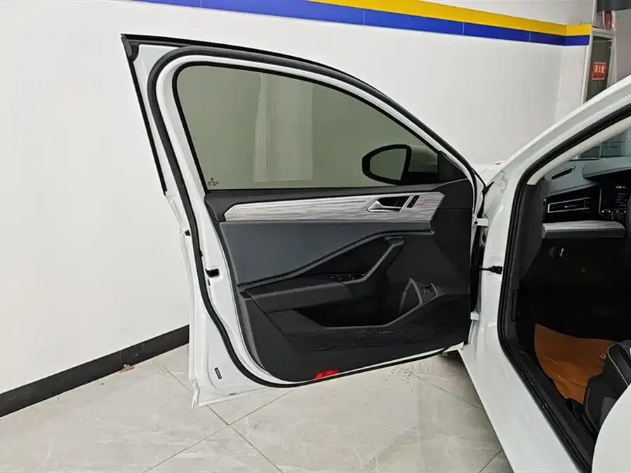 Volkswagen Sagitar 2023 Sagitar 300TSI DSG Beyond Edition 2023 — миниатюра 4