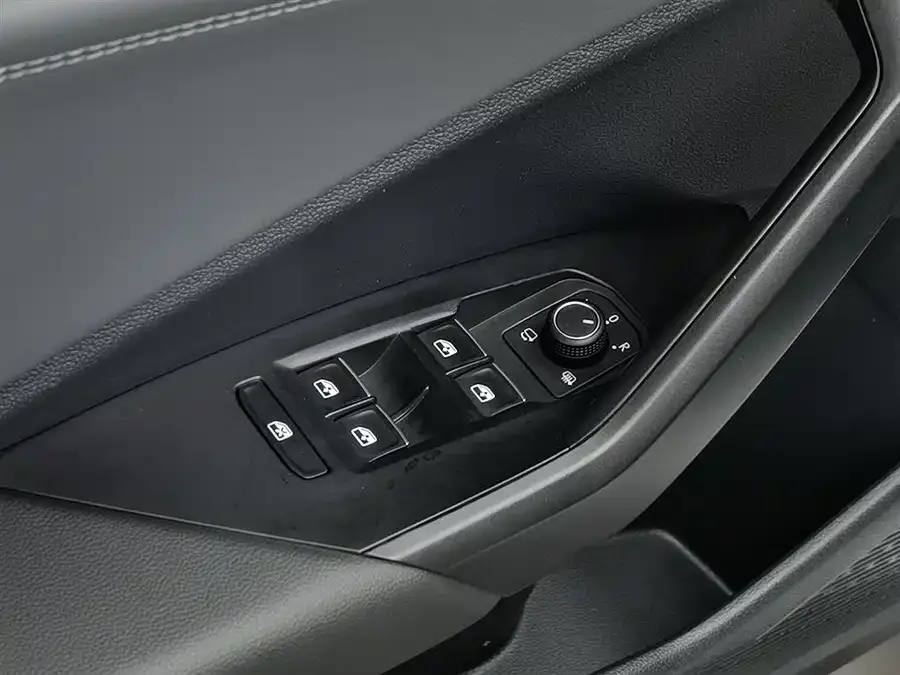 Volkswagen Sagitar 2023 Sagitar 300TSI DSG Beyond Edition 2023 — миниатюра 3