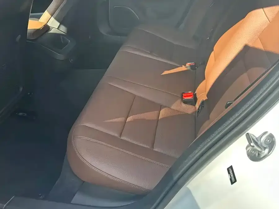 Volvo S60 2024 B4 Luxury Edition 2023 — миниатюра 2