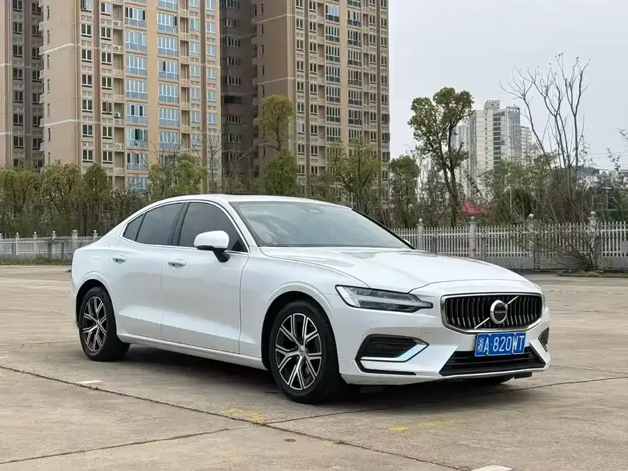 Volvo S60 2023 B4 Zhiyuan Luxury Edition 2023 — миниатюра 3