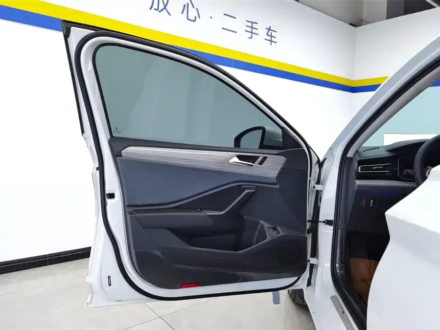 Volkswagen Sagitar 2023 Sagitar 300TSI DSG Excellence Edition 2023 — миниатюра 4
