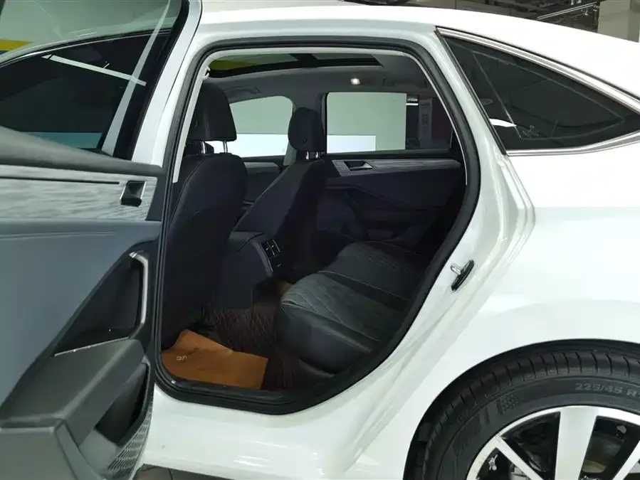 Volkswagen Sagitar 2023 Sagitar 300TSI DSG Excellence Edition 2023 — миниатюра 5