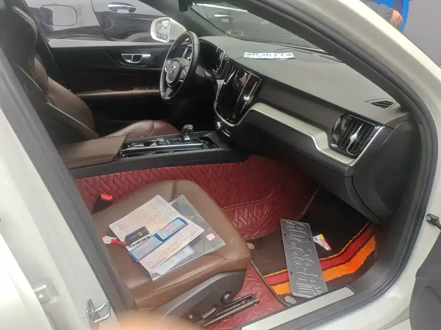 Volvo S60 2022 B4 Zhiyi Luxury Edition 2022 — миниатюра 2
