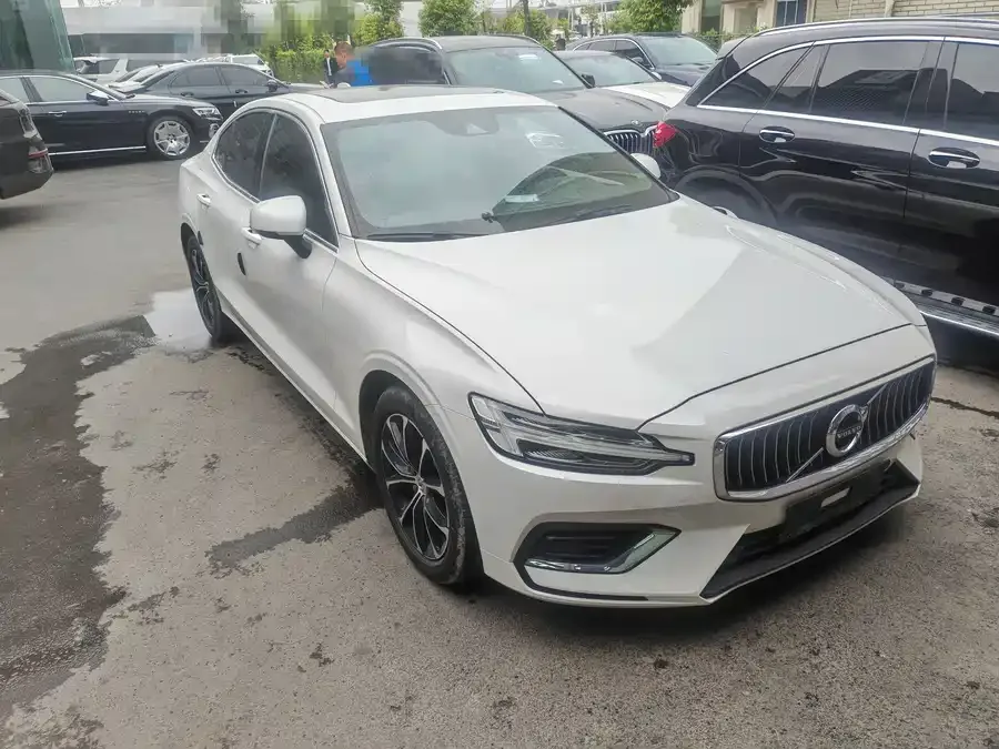 Volvo S60 2022 B4 Zhiyi Luxury Edition 2022 — миниатюра 3