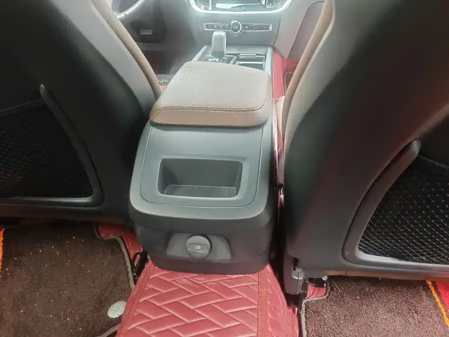 Volvo S60 2022 B4 Zhiyi Luxury Edition 2022 — миниатюра 4