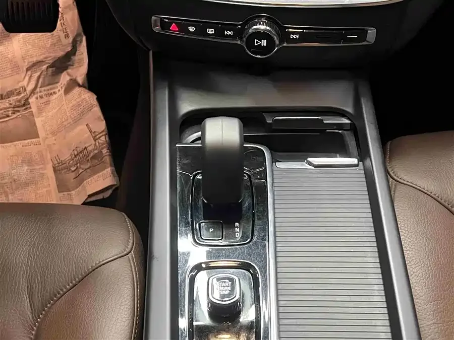 Volvo S60 2023 B4 Zhiyi Luxury Edition 2023 — миниатюра 5
