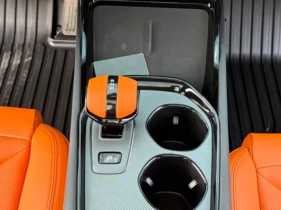 Changan UNI-V Changan UNI-V 2025 third-generation 2.0T JinQing model 2026 — миниатюра 4