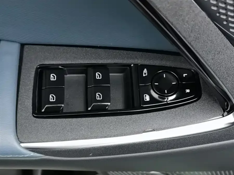 MG 7 MG7 2023 2.0T Automatic Beauty Hunter Luxury Edition 2023 — миниатюра 3