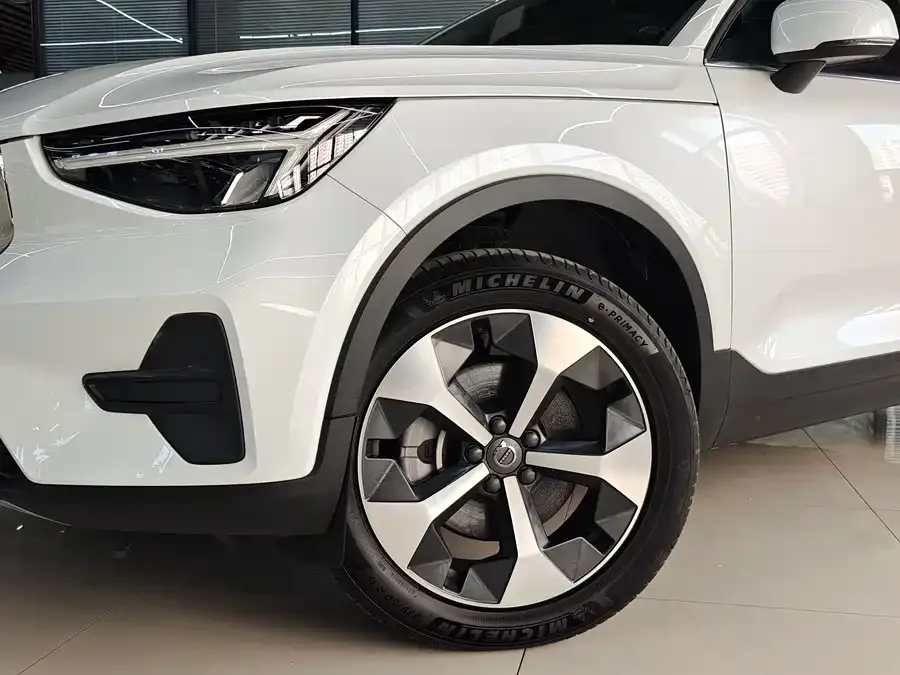 Volvo XC40 2023 B4 4WD Zhiyuan Luxury Edition 2023 — миниатюра 3