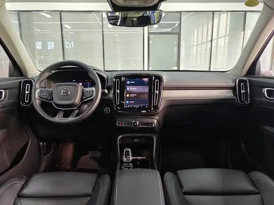 Volvo XC40 2023 B4 4WD Zhiyuan Luxury Edition 2023 — миниатюра 5