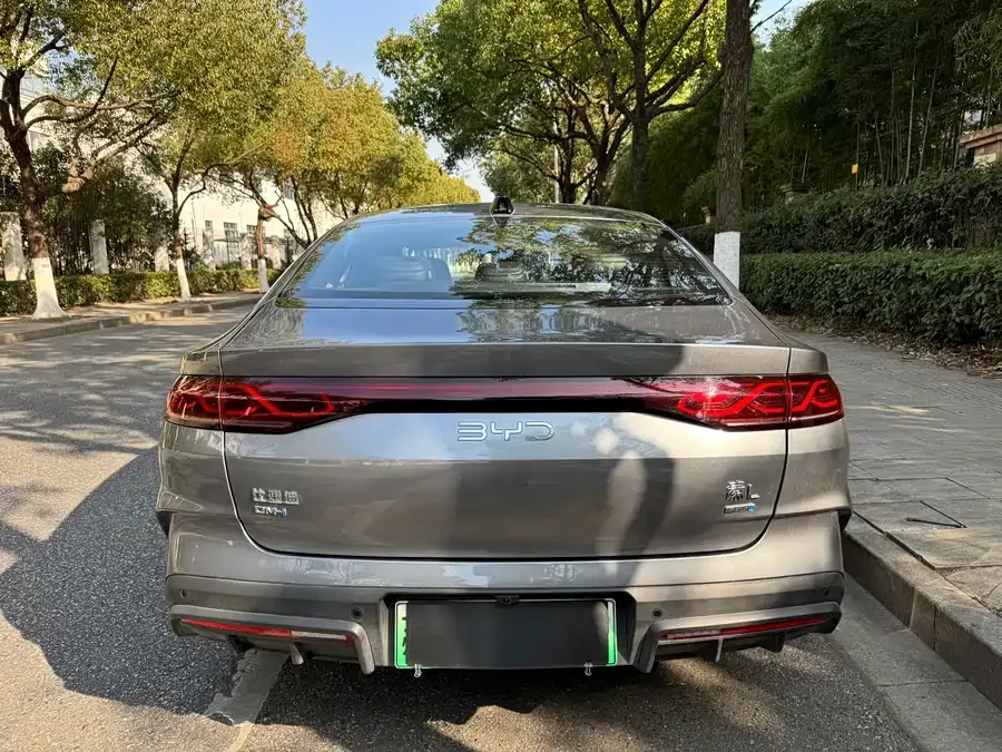 BYD Qin L Qin L 2025 DM-i Intelligent Driving Edition 120KM Beyond Edition 2025 — миниатюра 2
