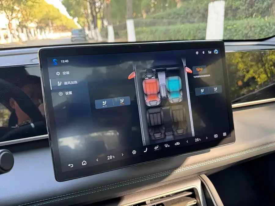 BYD Qin L Qin L 2025 DM-i Intelligent Driving Edition 120KM Beyond Edition 2025 — миниатюра 3