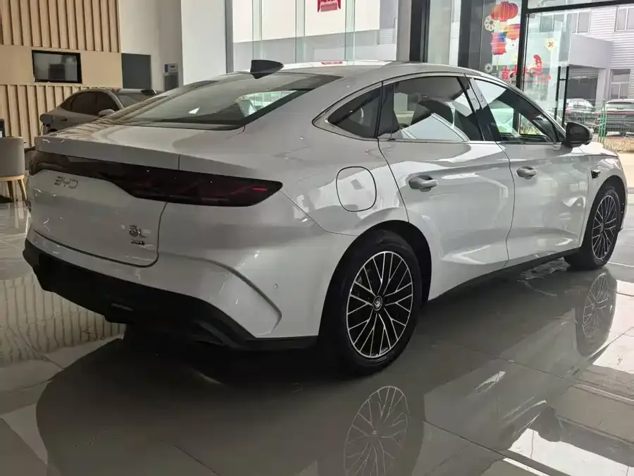 BYD Qin L Qin L 2025 DM-i Intelligent Driving Edition 120KM Excellence Edition 2025 — миниатюра 2
