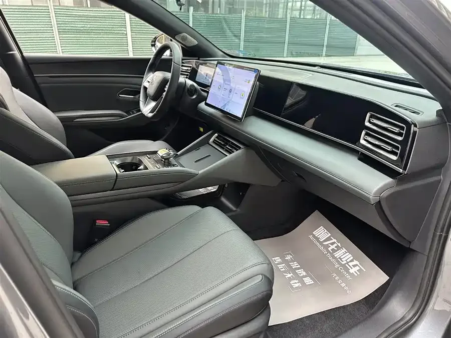 BYD Qin L Qin L 2024 DM-i 120KM Beyond Edition 2025 — миниатюра 4