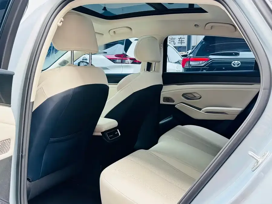 BYD Qin L Qin L 2024 DM-i 120KM Beyond Edition 2024 — миниатюра 2