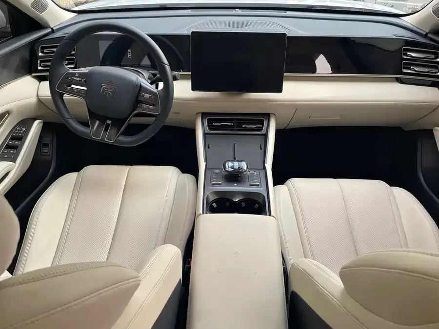BYD Qin L Qin L 2024 DM-i 120KM Leading Edition 2024 — миниатюра 2