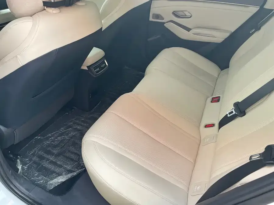 BYD Qin L Qin L 2024 DM-i 120KM Leading Edition 2024 — миниатюра 3