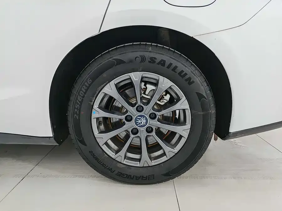 BYD Qin L Qin L 2024 DM-i 80KM Leading Edition 2025 — миниатюра 4