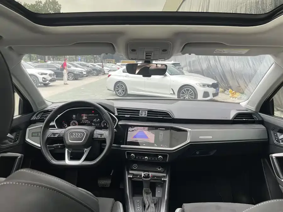 Audi Q3 2022 35 TFSI Fashionable and Dynamic 2023 — миниатюра 4
