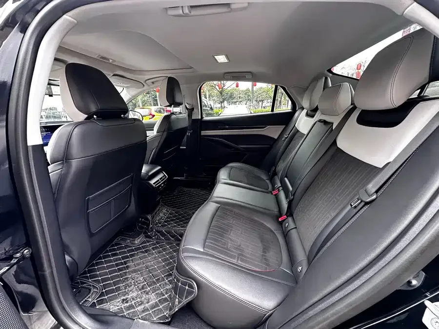 Ford Mondeo 2022 Mondeo EcoBoost 245 Luxury 2023 — миниатюра 2