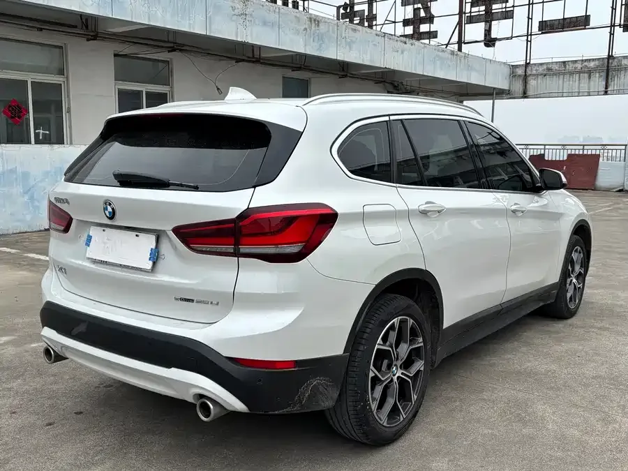 BMW X1 2022 sDrive25Li Leading Edition 2022 — миниатюра 2