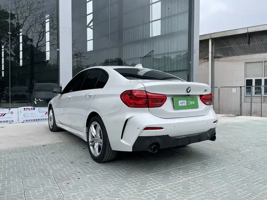 BMW 1 series BMW 1 Series 2021 120i M Sport Night Edition 2022 — миниатюра 3