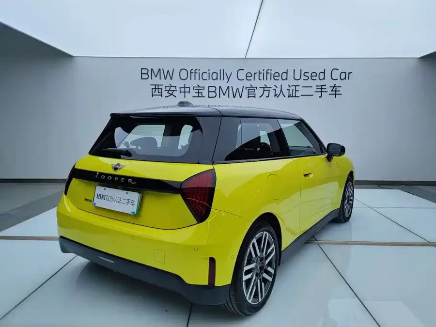 MINI electric COOPER 2024 MINI Cooper E Electric: 456km Range, a Big Player 2024 — миниатюра 2