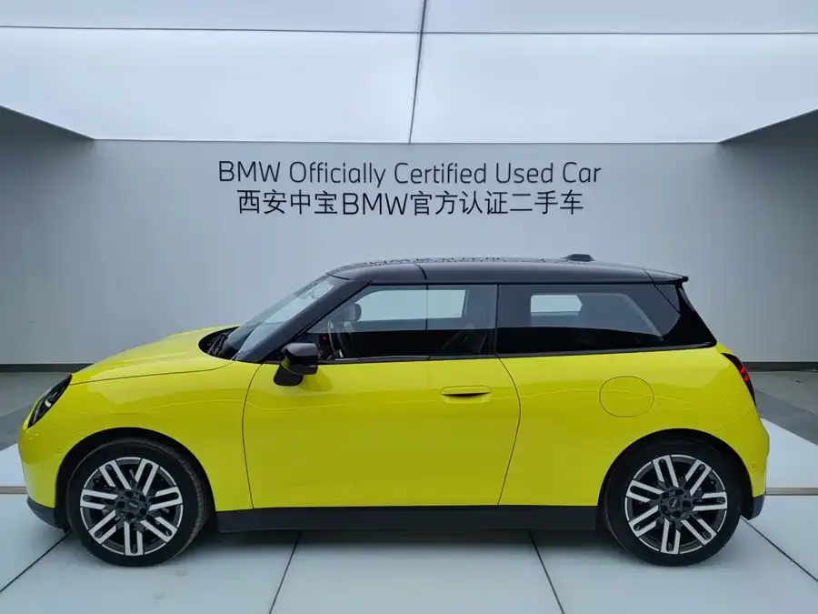 MINI electric COOPER 2024 MINI Cooper E Electric: 456km Range, a Big Player 2024 — миниатюра 3