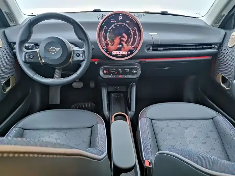 MINI electric COOPER 2024 MINI Cooper E Electric: 456km Range, a Big Player 2024 — миниатюра 4